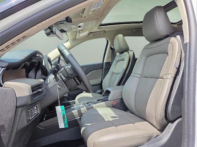 Photo of 2025 Pristine White Lincoln Corsair