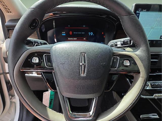 Photo of 2025 Pristine White Lincoln Corsair