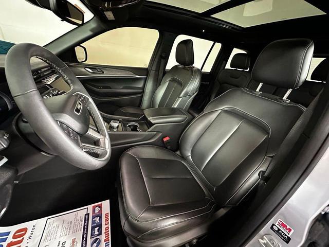 Photo of 2024 Silver Zynith Jeep Grand Cherokee