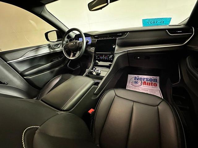 Photo of 2024 Silver Zynith Jeep Grand Cherokee
