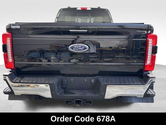 Photo of 2023 Agate Black Metallic Ford F-450