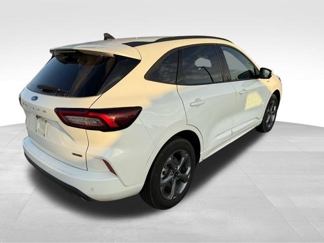 Photo of 2024 Star White Ford Escape