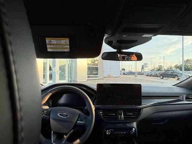 Photo of 2024 Star White Ford Escape