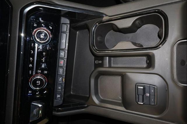 Photo of 2024 Summit White GMC Sierra 2500