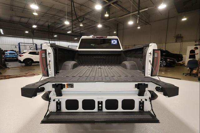 Photo of 2024 Summit White GMC Sierra 2500