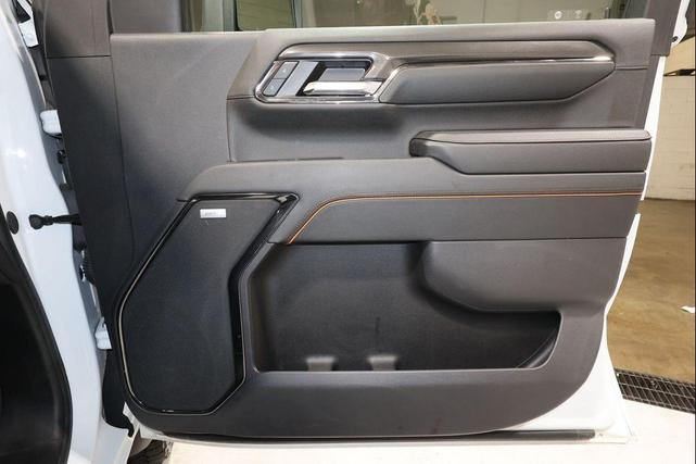 Photo of 2024 Summit White GMC Sierra 2500