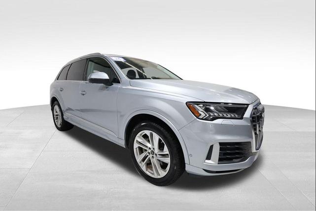 Photo of 2024 Satellite Silver Metallic Audi Q7