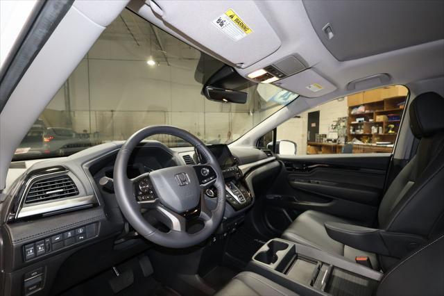 Photo of 2024 Platinum White Pearl Honda Odyssey