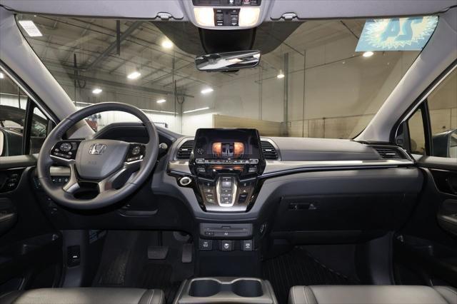Photo of 2024 Platinum White Pearl Honda Odyssey