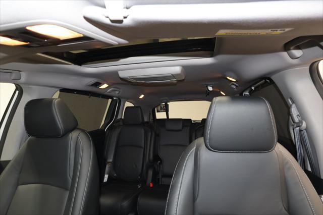 Photo of 2024 Platinum White Pearl Honda Odyssey