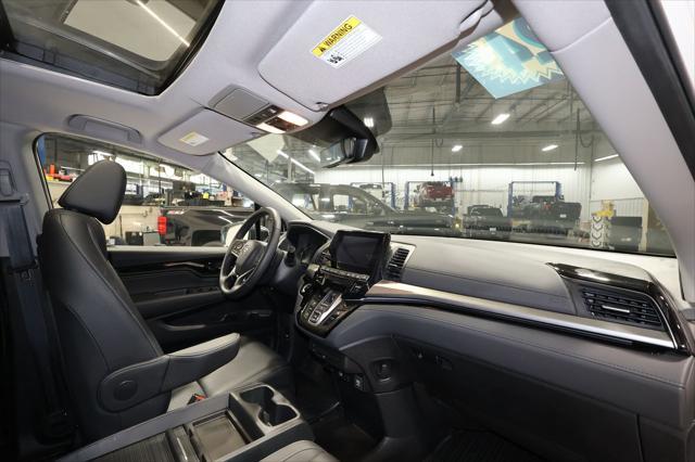 Photo of 2024 Platinum White Pearl Honda Odyssey