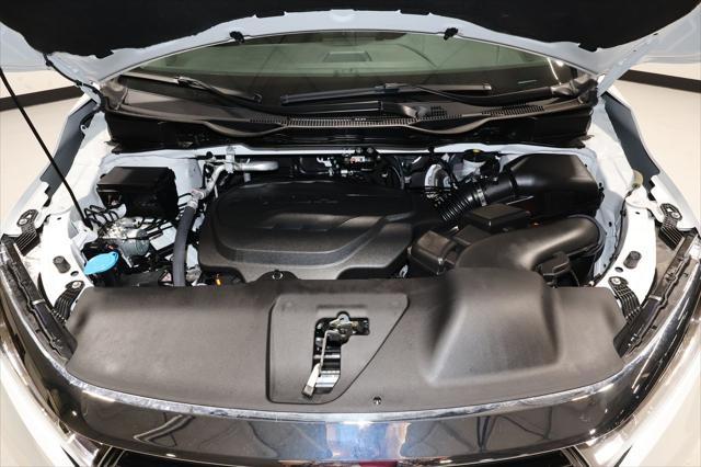 Photo of 2024 Platinum White Pearl Honda Odyssey