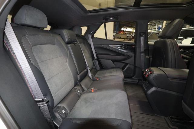 Photo of 2025 Iridescent Pearl Tricoat Chevrolet Blazer EV