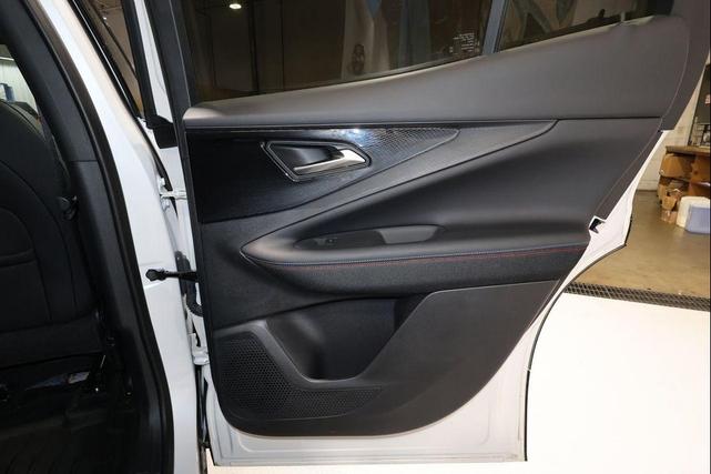 Photo of 2025 Iridescent Pearl Tricoat Chevrolet Blazer EV