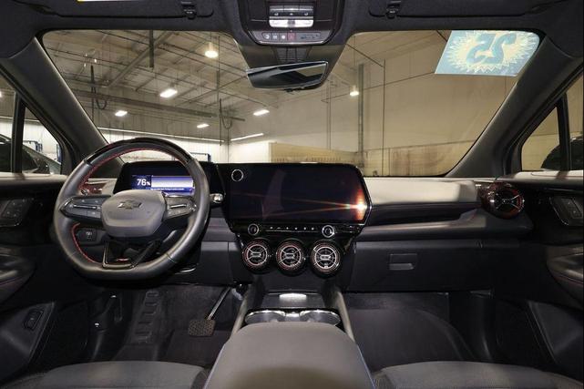 Photo of 2025 Iridescent Pearl Tricoat Chevrolet Blazer EV