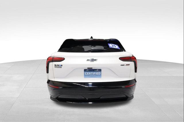 Photo of 2025 Iridescent Pearl Tricoat Chevrolet Blazer EV