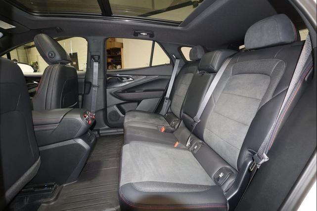 Photo of 2025 Iridescent Pearl Tricoat Chevrolet Blazer EV