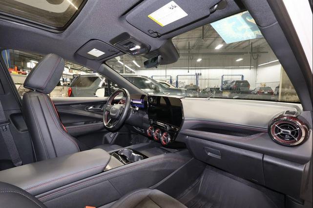 Photo of 2025 Iridescent Pearl Tricoat Chevrolet Blazer EV