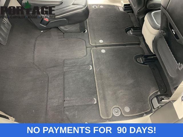 Photo of 2023 Fathom Blue Pearlcoat Chrysler Pacifica