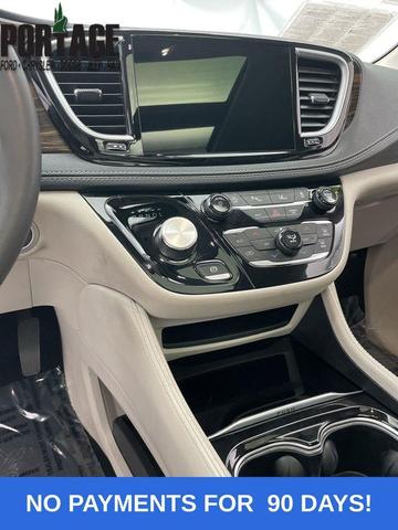Photo of 2023 Fathom Blue Pearlcoat Chrysler Pacifica