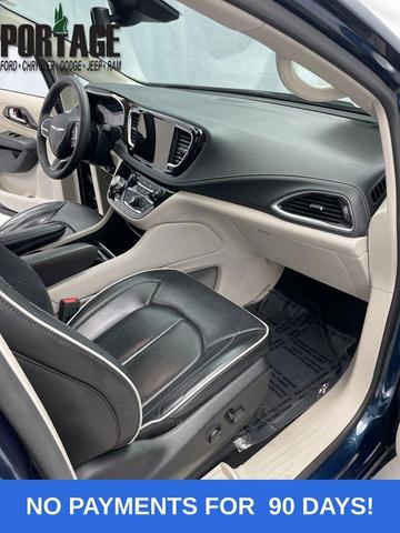 Photo of 2023 Fathom Blue Pearlcoat Chrysler Pacifica