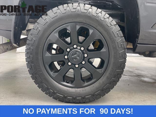 Photo of 2020 Diamond Black Crystal Pearlcoat RAM 2500