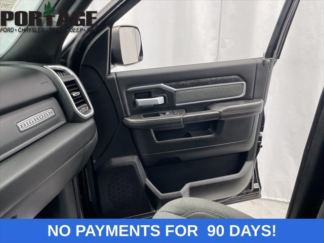 Photo of 2020 Diamond Black Crystal Pearlcoat RAM 2500
