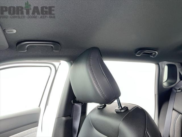 Photo of 2025 Bright White Clearcoat Jeep Compass