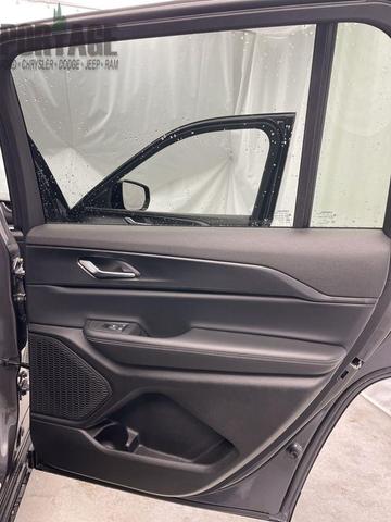 Photo of 2025 Baltic Gray Metallic Clearcoat Jeep Grand Cherokee L