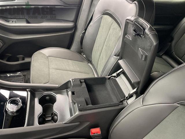 Photo of 2025 Baltic Gray Metallic Clearcoat Jeep Grand Cherokee L