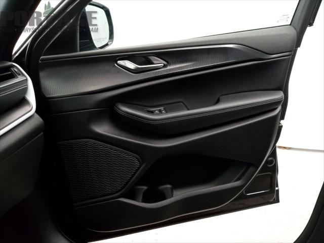 Photo of 2025 Baltic Gray Metallic Clearcoat Jeep Grand Cherokee L