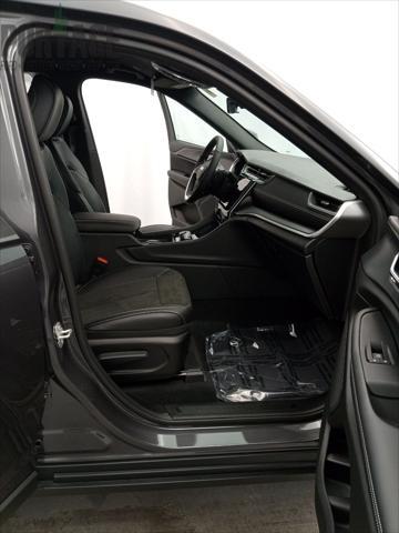Photo of 2025 Baltic Gray Metallic Clearcoat Jeep Grand Cherokee L