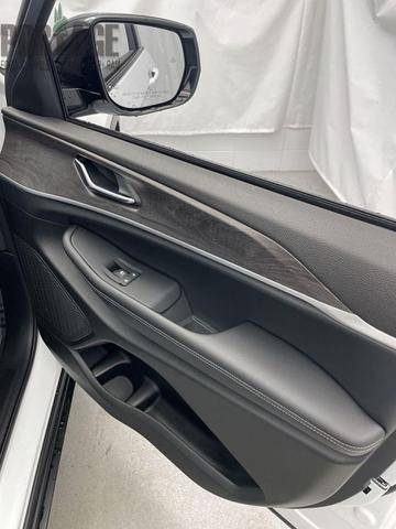 Photo of 2025 Bright White Clearcoat Jeep Grand Cherokee L