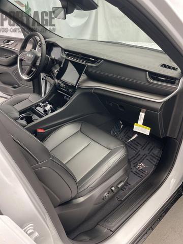 Photo of 2025 Bright White Clearcoat Jeep Grand Cherokee L