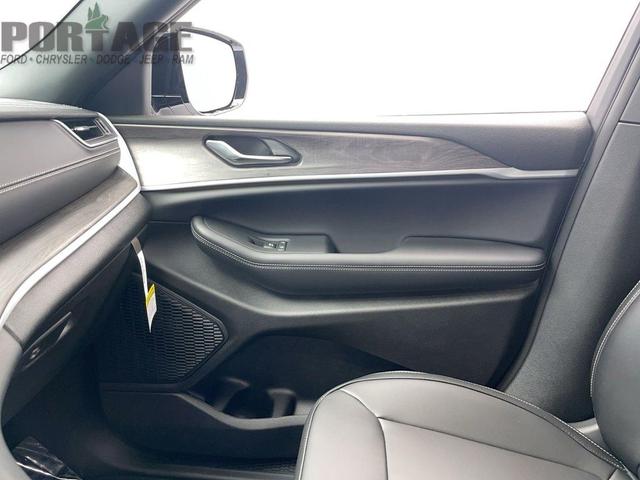 Photo of 2025 Bright White Clearcoat Jeep Grand Cherokee L