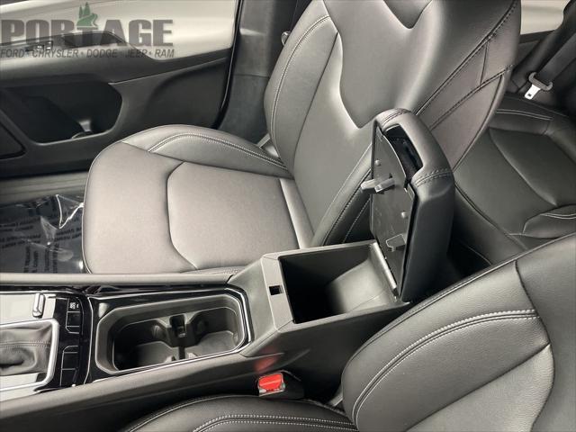 Photo of 2025 Bright White Clearcoat Jeep Compass
