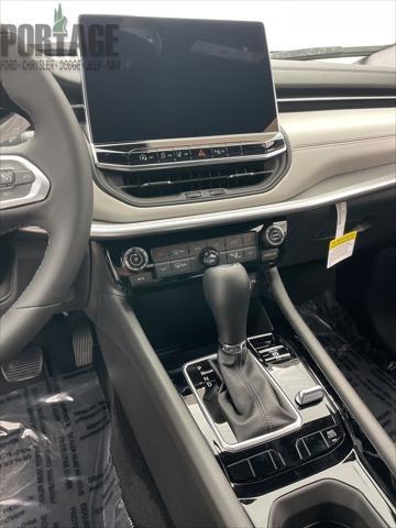 Photo of 2025 Bright White Clearcoat Jeep Compass