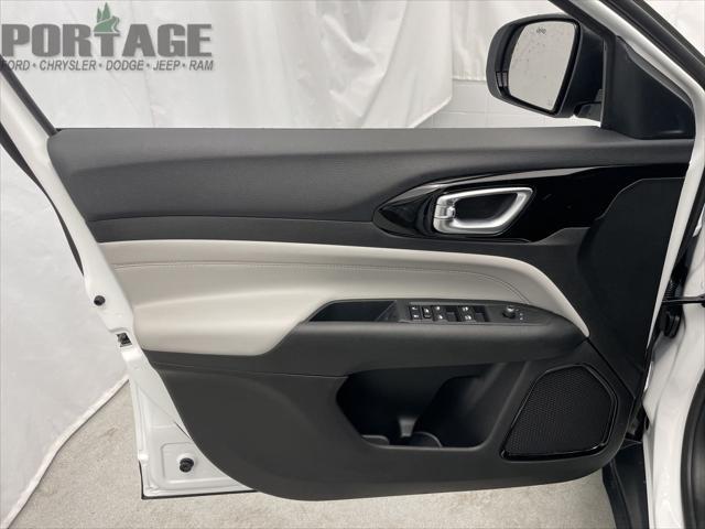 Photo of 2025 Bright White Clearcoat Jeep Compass