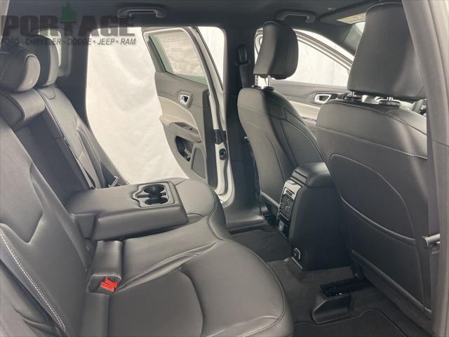 Photo of 2025 Bright White Clearcoat Jeep Compass