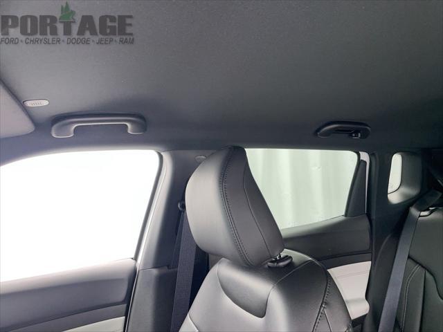 Photo of 2025 Bright White Clearcoat Jeep Compass