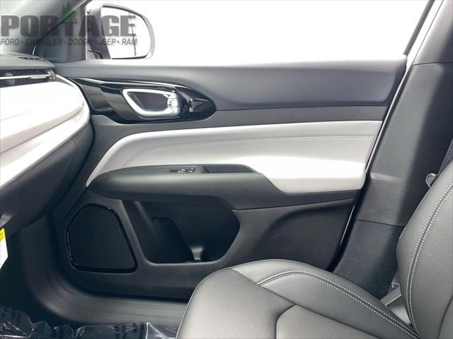 Photo of 2025 Bright White Clearcoat Jeep Compass