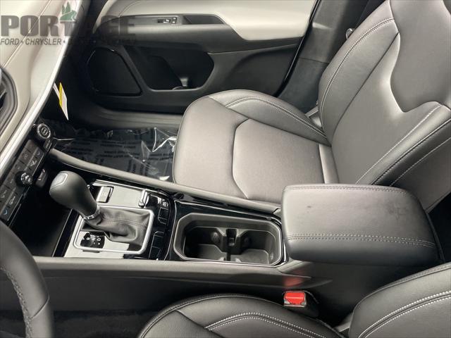 Photo of 2025 Bright White Clearcoat Jeep Compass