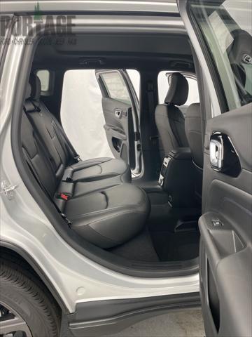 Photo of 2025 Silver Zynith Metallic Clearcoat Jeep Compass