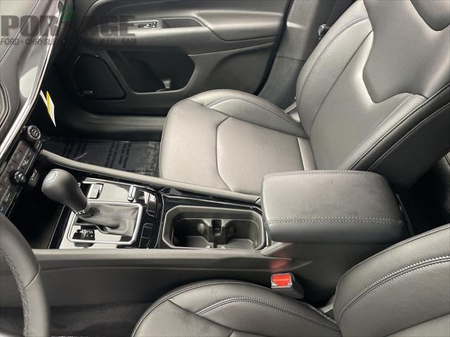 Photo of 2025 Silver Zynith Metallic Clearcoat Jeep Compass