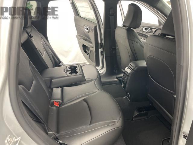 Photo of 2025 Silver Zynith Metallic Clearcoat Jeep Compass