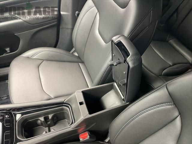 Photo of 2025 Silver Zynith Metallic Clearcoat Jeep Compass