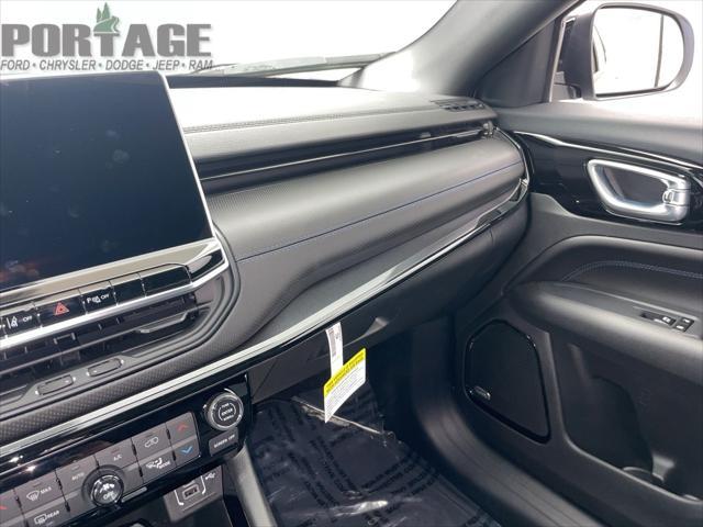 Photo of 2025 Silver Zynith Metallic Clearcoat Jeep Compass