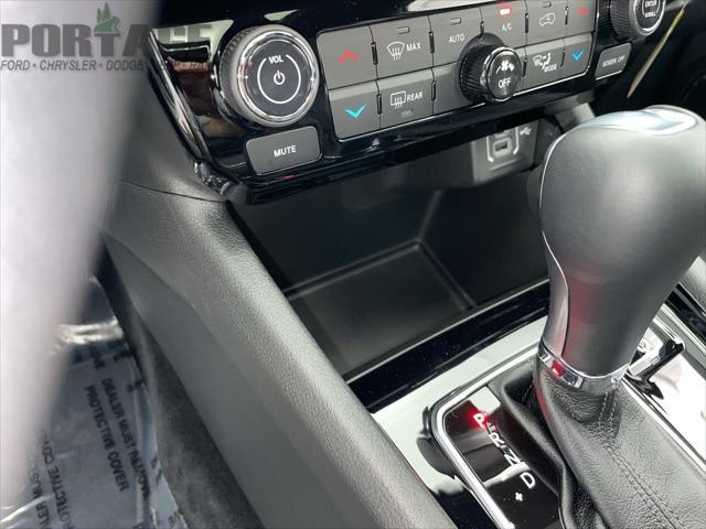 Photo of 2025 Silver Zynith Metallic Clearcoat Jeep Compass