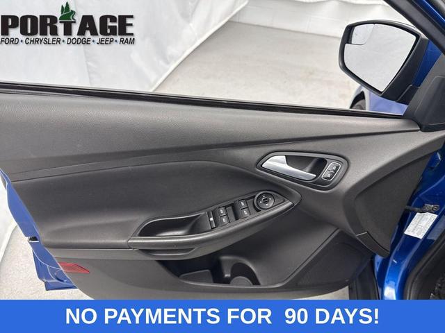 Photo of 2018 Lightning Blue Ford Focus