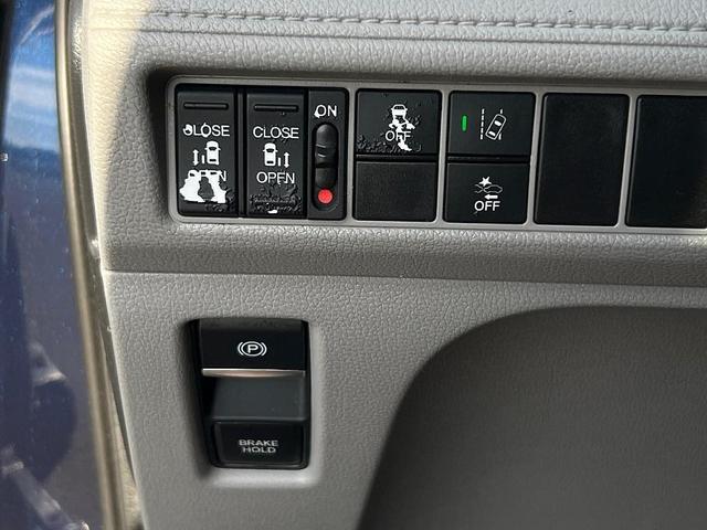 Photo of 2018 Obsidian Blue Pearl Honda Odyssey